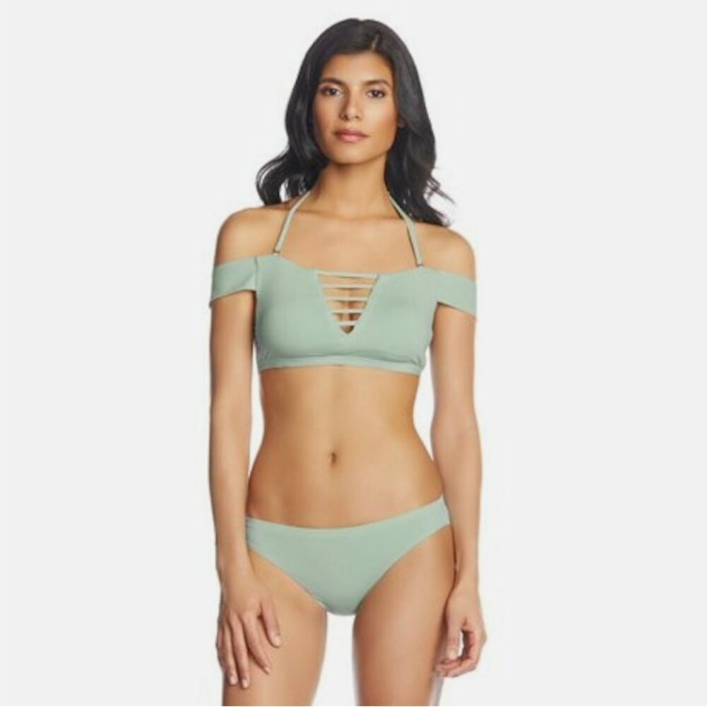 Radio Fiji Virage Mandala Cala Bikini